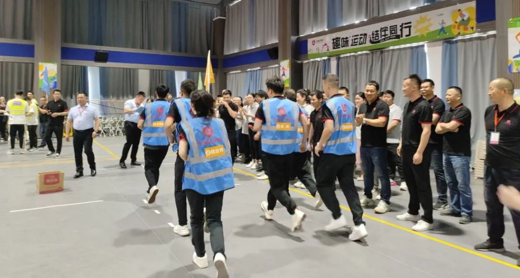 趣味运动结伴同行 | Z6尊龙凯时物流趣味运动会