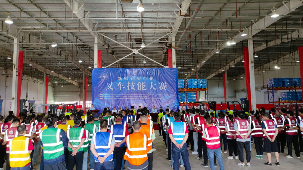 2024年新疆仓配行业叉车技能巅峰对决： 安全与效率并重，工匠精神闪耀赛场